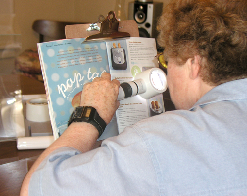 illuminated magnifier